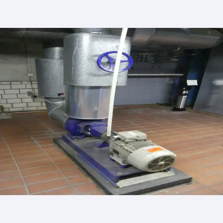 Equipement mécanique et accessoires d'une ancienne imprimerie en héliogravure-2