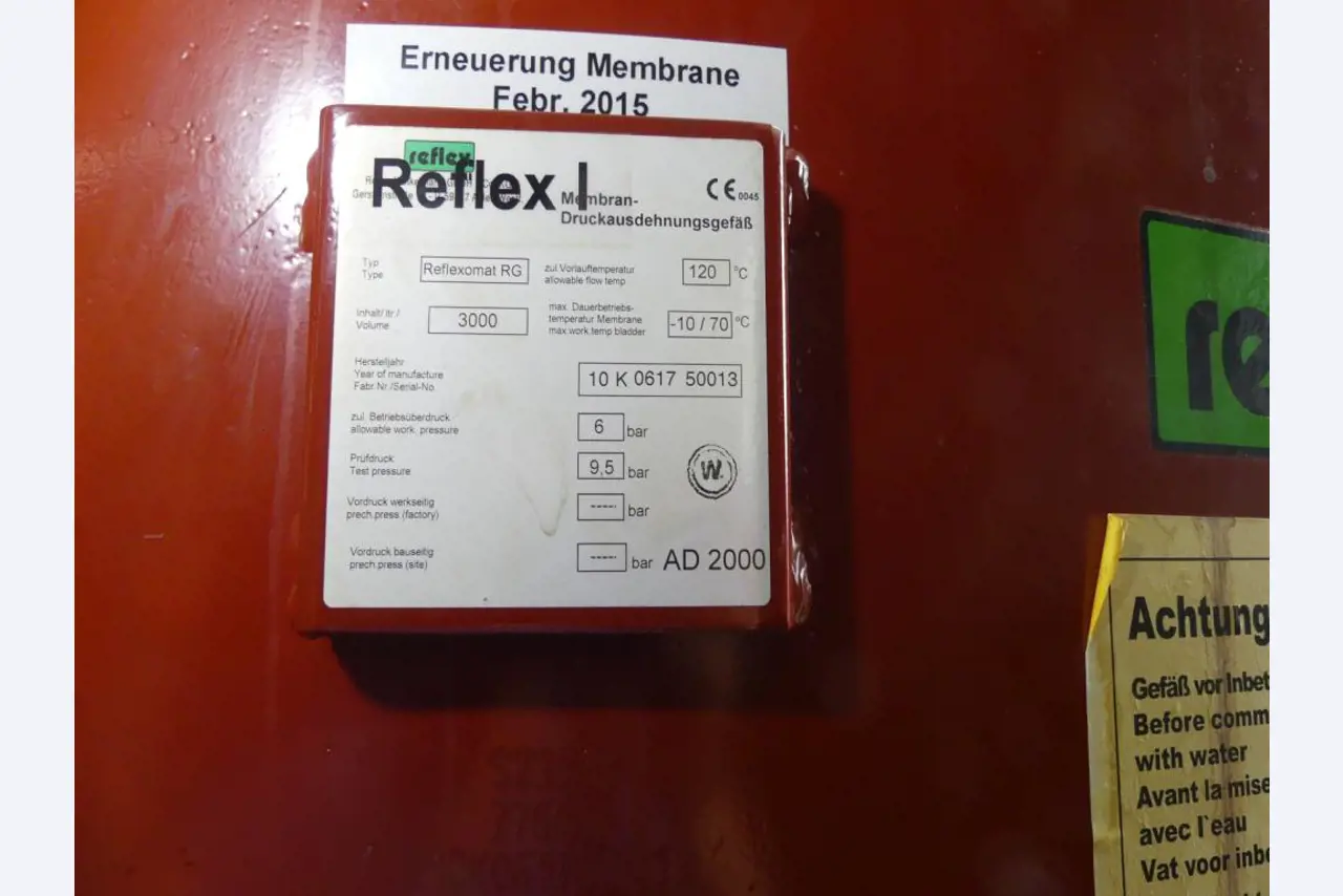 Maquinaria y accesorios de una antigua imprenta de huecograbado-2