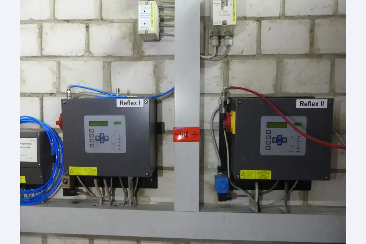 Maquinaria y accesorios de una antigua imprenta de huecograbado-4