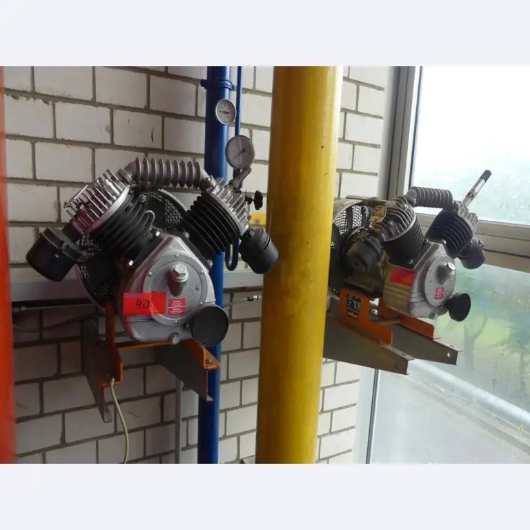 Maquinaria y accesorios de una antigua imprenta de huecograbado-5