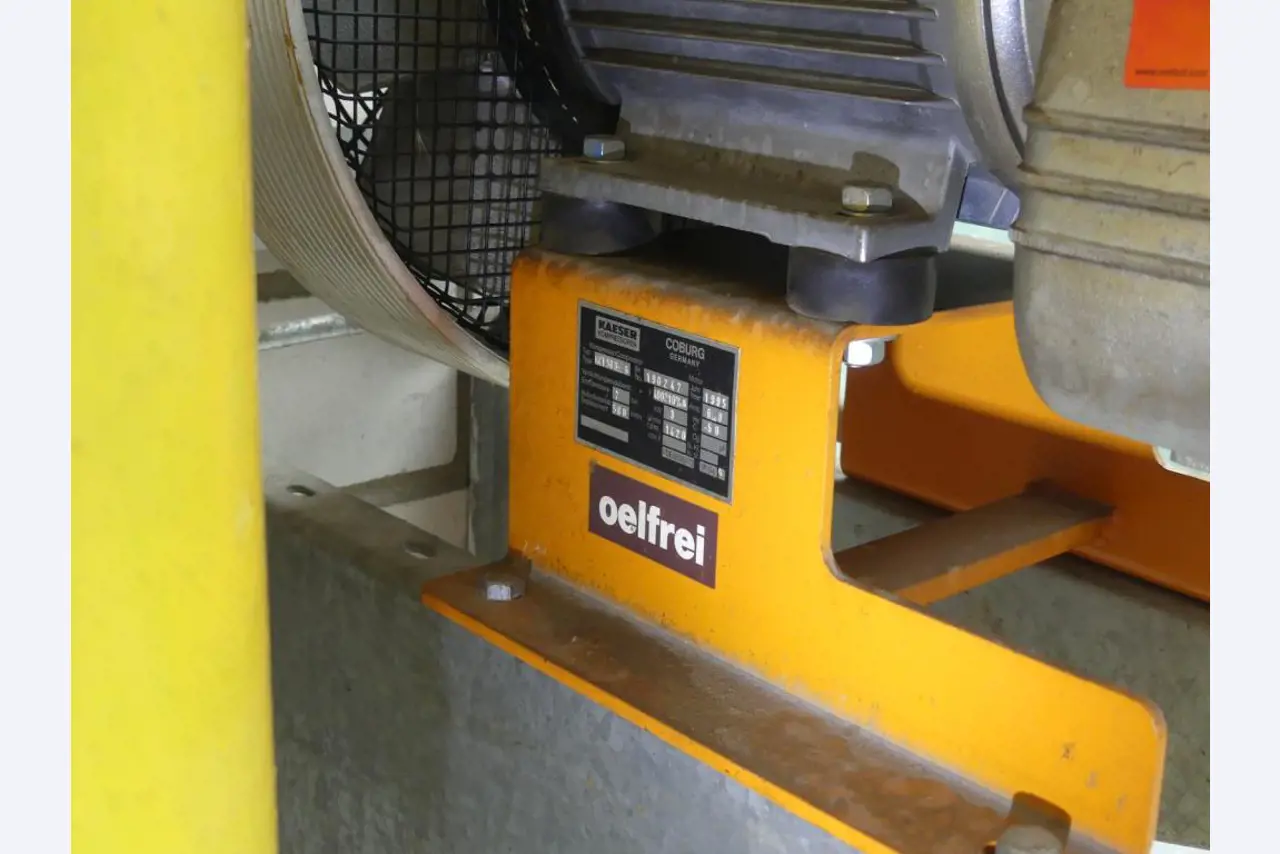 Maquinaria y accesorios de una antigua imprenta de huecograbado-6