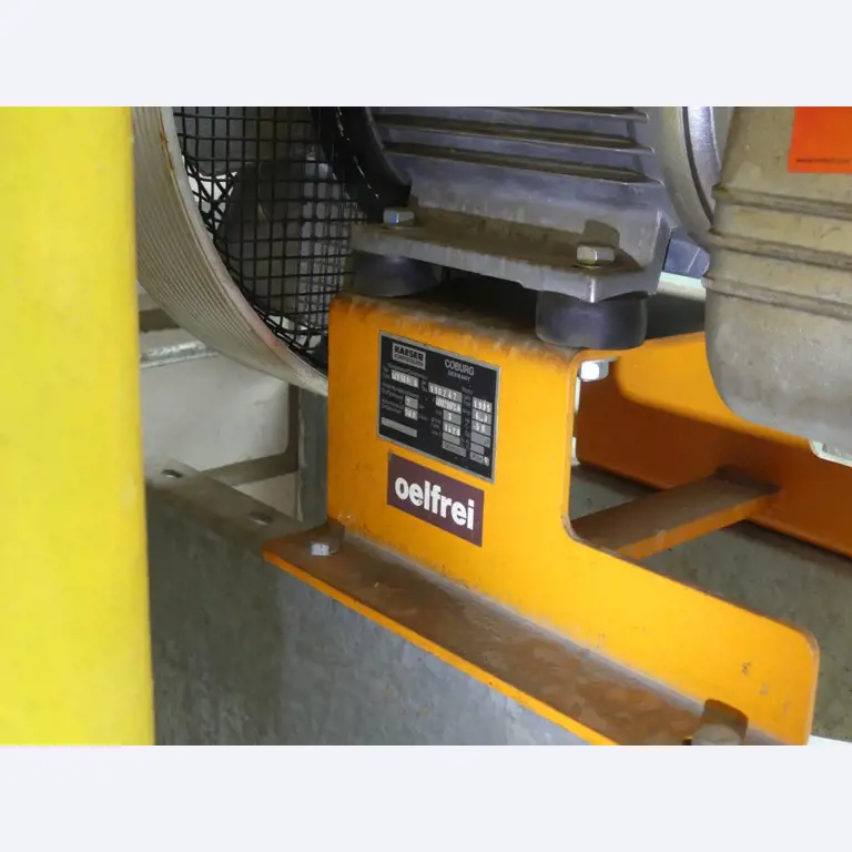 Maquinaria y accesorios de una antigua imprenta de huecograbado-6