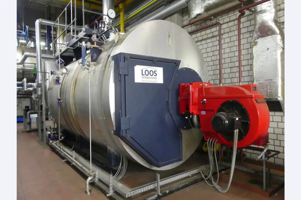 Equipement mécanique et accessoires d'une ancienne imprimerie en héliogravure-1