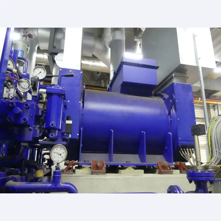 Equipement mécanique et accessoires d'une ancienne imprimerie en héliogravure-11