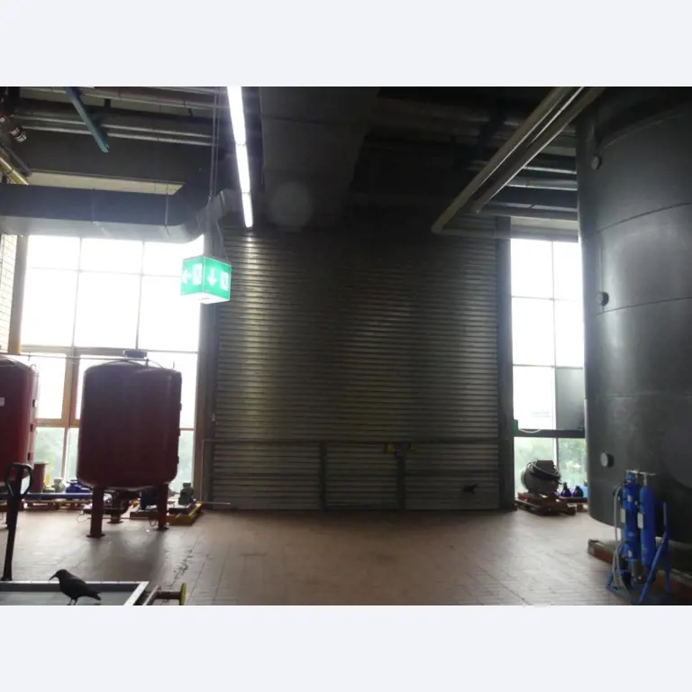 Equipement mécanique et accessoires d'une ancienne imprimerie en héliogravure-15