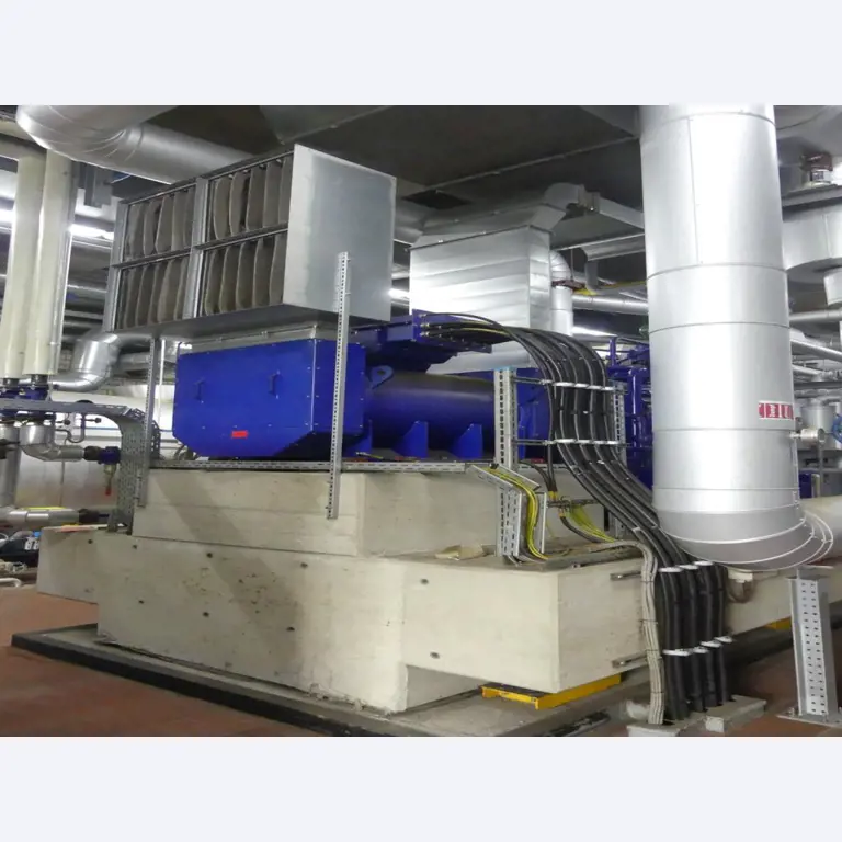 Equipement mécanique et accessoires d'une ancienne imprimerie en héliogravure-1