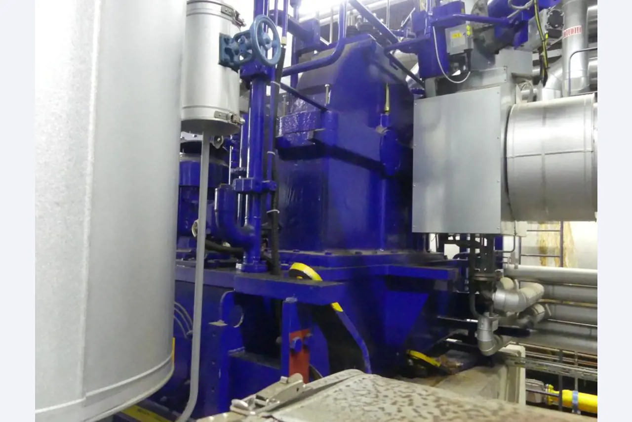 Equipement mécanique et accessoires d'une ancienne imprimerie en héliogravure-3