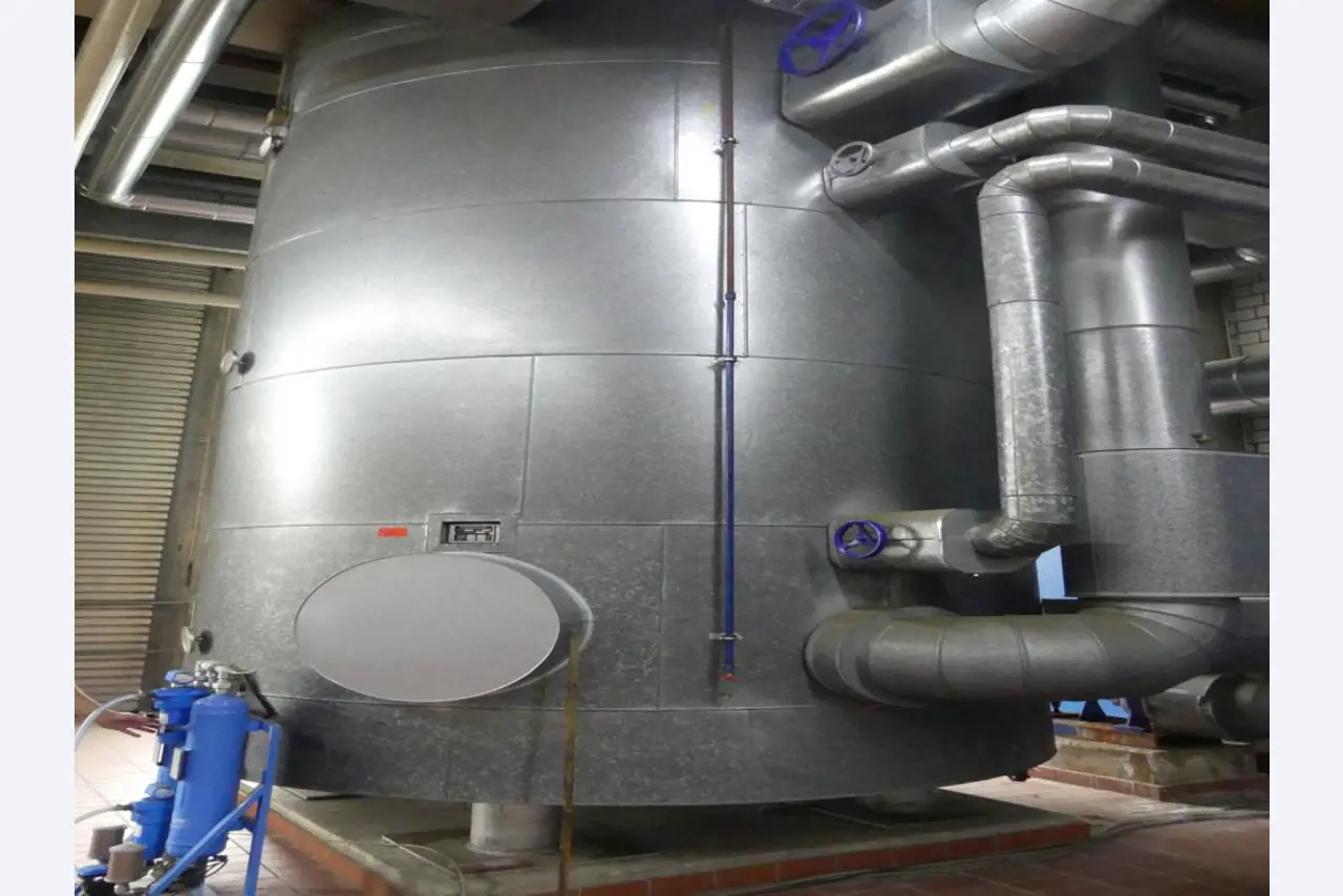 Equipement mécanique et accessoires d'une ancienne imprimerie en héliogravure-1