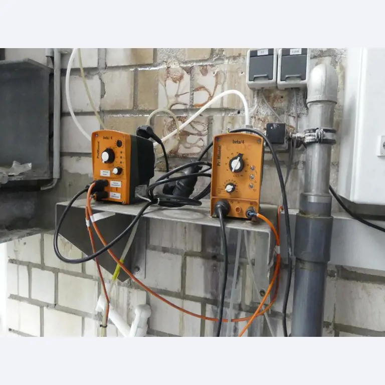 Maquinaria y accesorios de una antigua imprenta de huecograbado-9