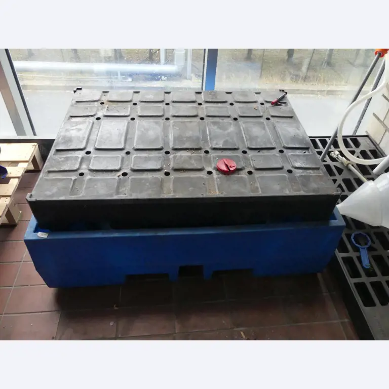 Maquinaria y accesorios de una antigua imprenta de huecograbado-11