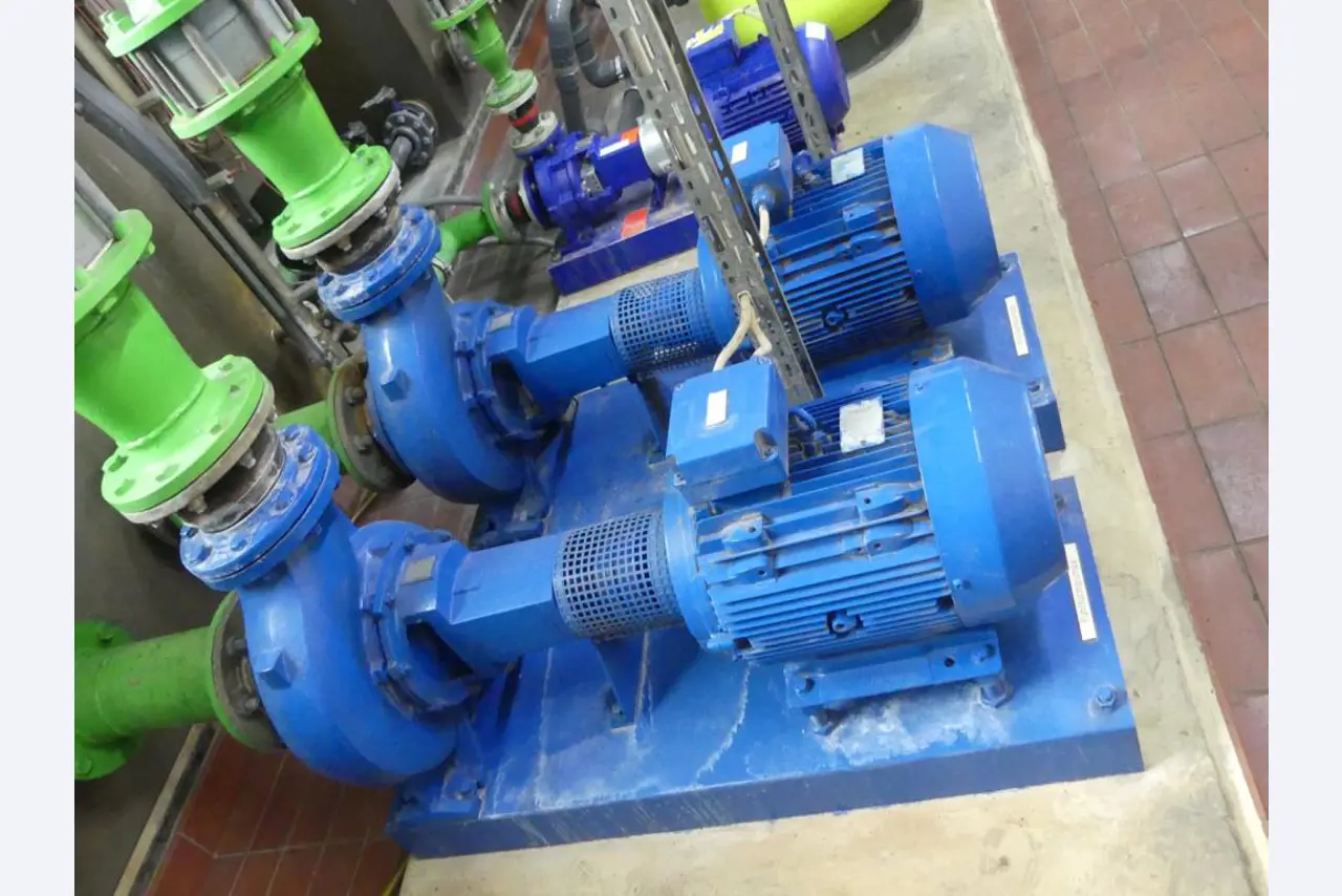 Maquinaria y accesorios de una antigua imprenta de huecograbado-3