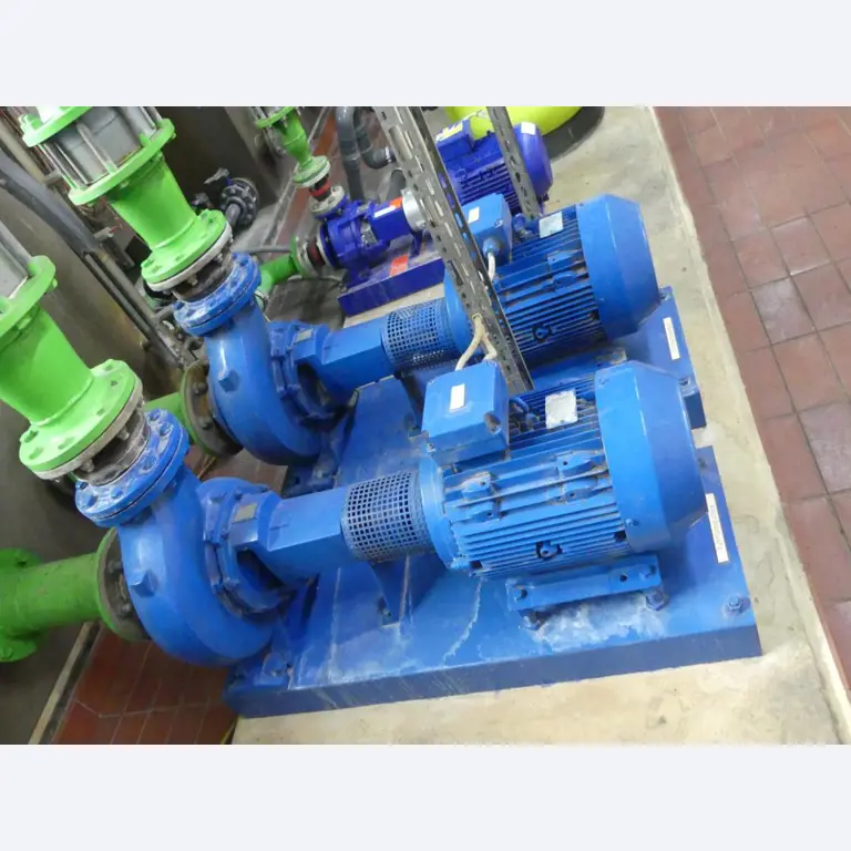 Maquinaria y accesorios de una antigua imprenta de huecograbado-3