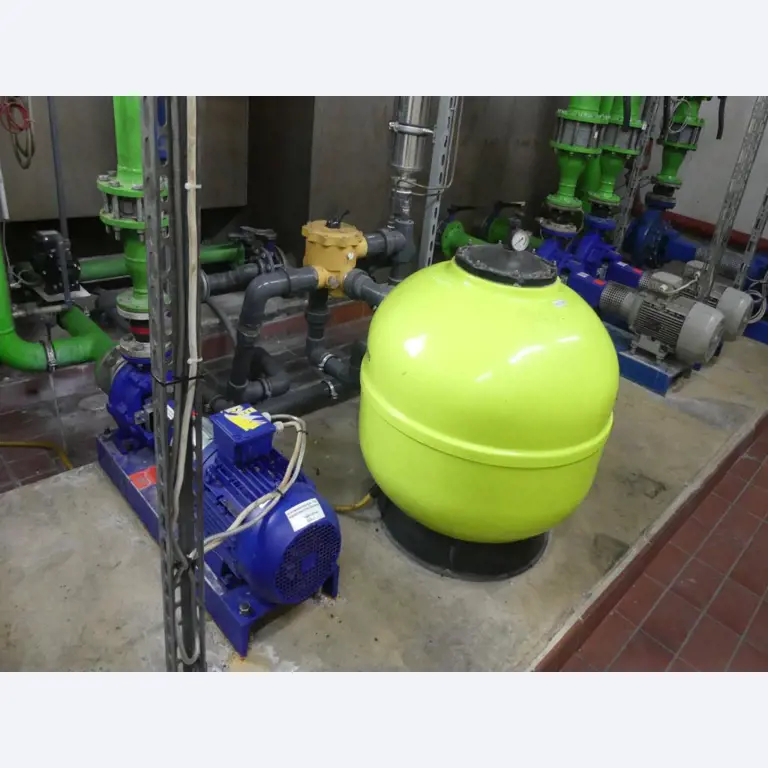 Maquinaria y accesorios de una antigua imprenta de huecograbado-4