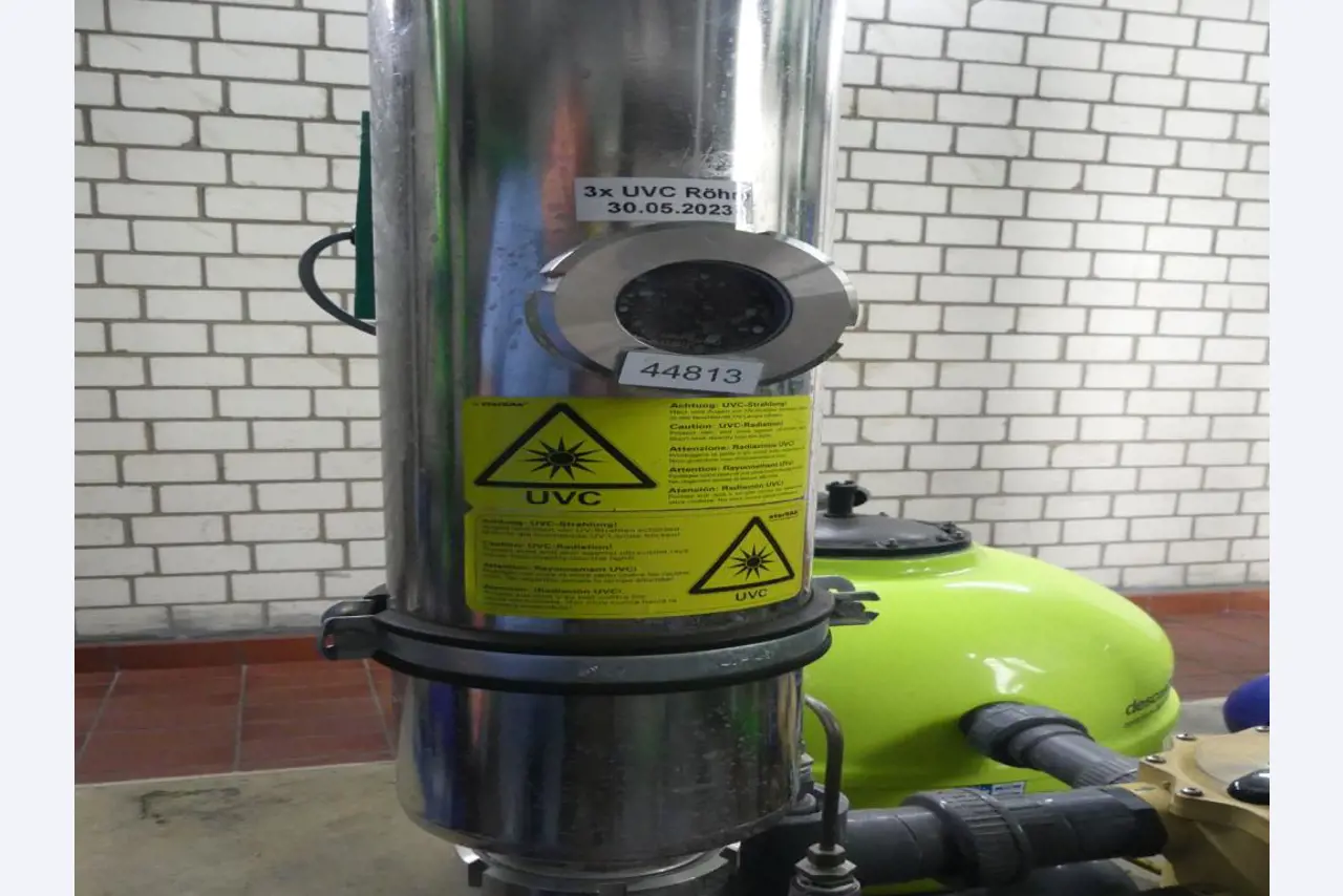 Maquinaria y accesorios de una antigua imprenta de huecograbado-7