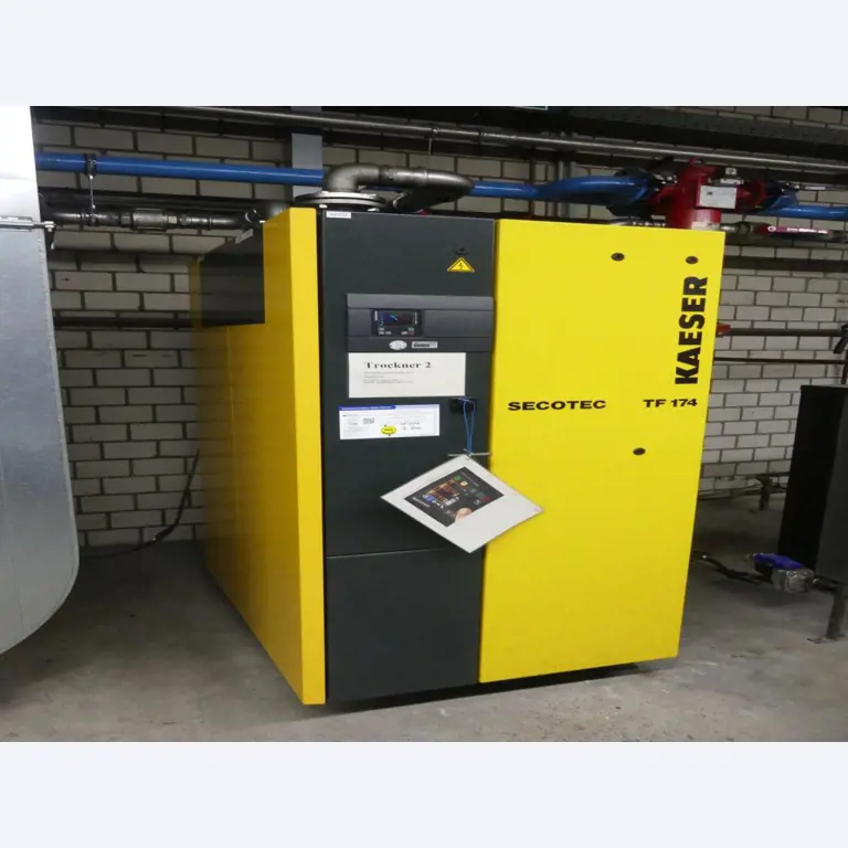 Equipement mécanique et accessoires d'une ancienne imprimerie en héliogravure-9