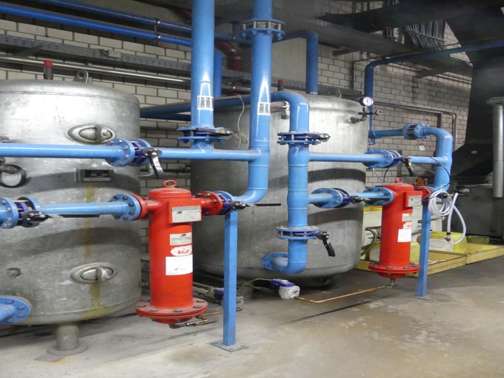 Maquinaria y accesorios de una antigua imprenta de huecograbado-11