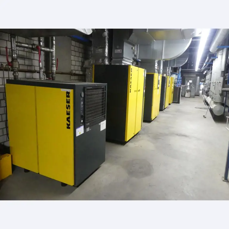 Equipement mécanique et accessoires d'une ancienne imprimerie en héliogravure-1