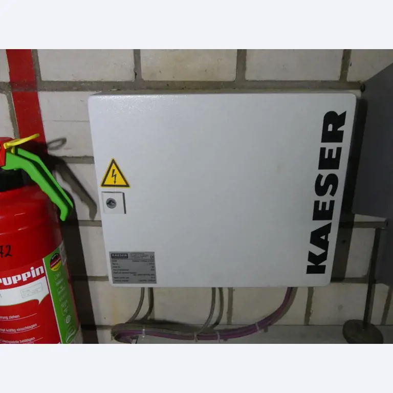 Equipement mécanique et accessoires d'une ancienne imprimerie en héliogravure-3