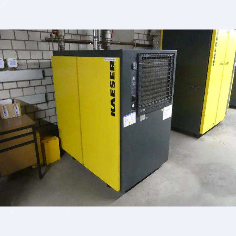 Equipement mécanique et accessoires d'une ancienne imprimerie en héliogravure-4