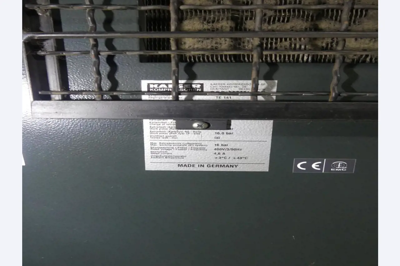 Equipement mécanique et accessoires d'une ancienne imprimerie en héliogravure-5