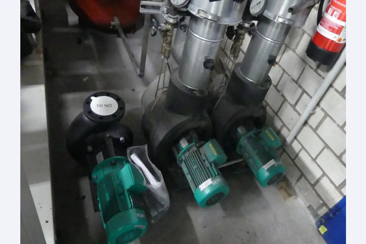 Stroje a příslušenství z bývalé hlubotiskové tiskárny-7