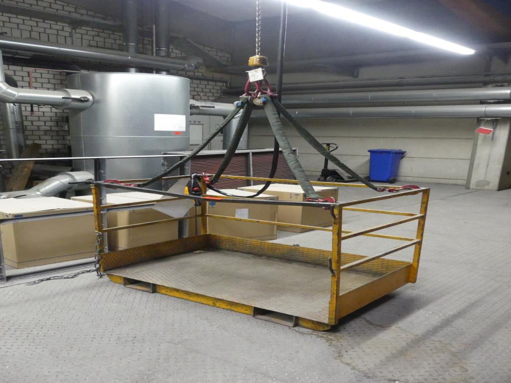 Maquinaria y accesorios de una antigua imprenta de huecograbado-1