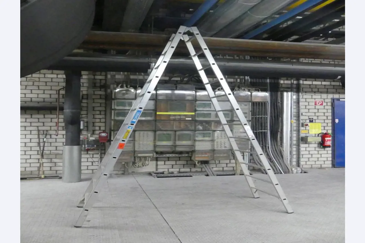 Maschinelle Einrichtung sowie Zubehör einer ehemaligen Tiefdruckerei-1