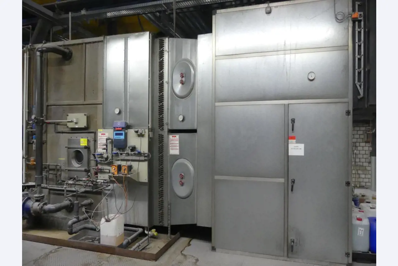 Equipement mécanique et accessoires d'une ancienne imprimerie en héliogravure-1