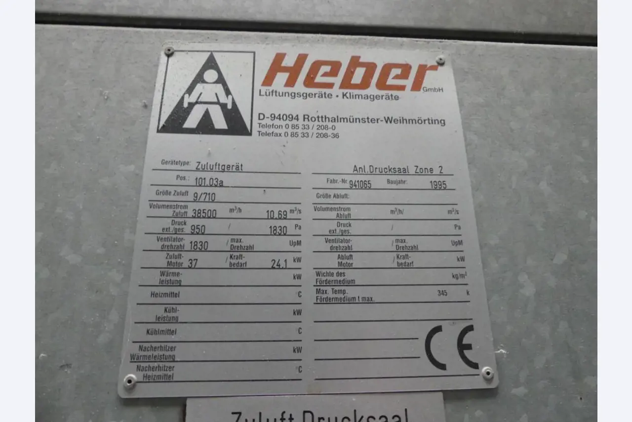 Equipement mécanique et accessoires d'une ancienne imprimerie en héliogravure-2