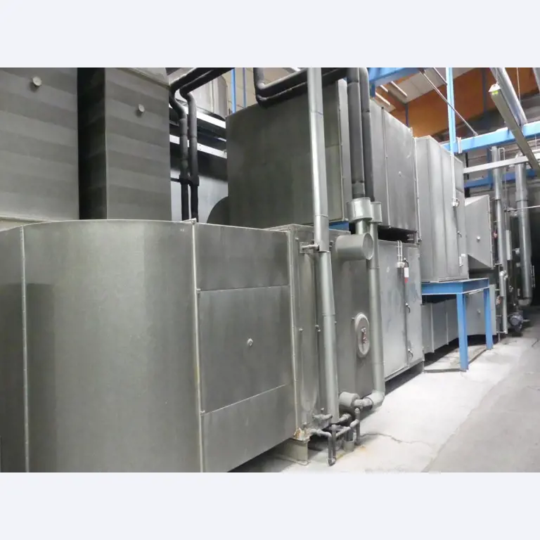 Equipement mécanique et accessoires d'une ancienne imprimerie en héliogravure-1