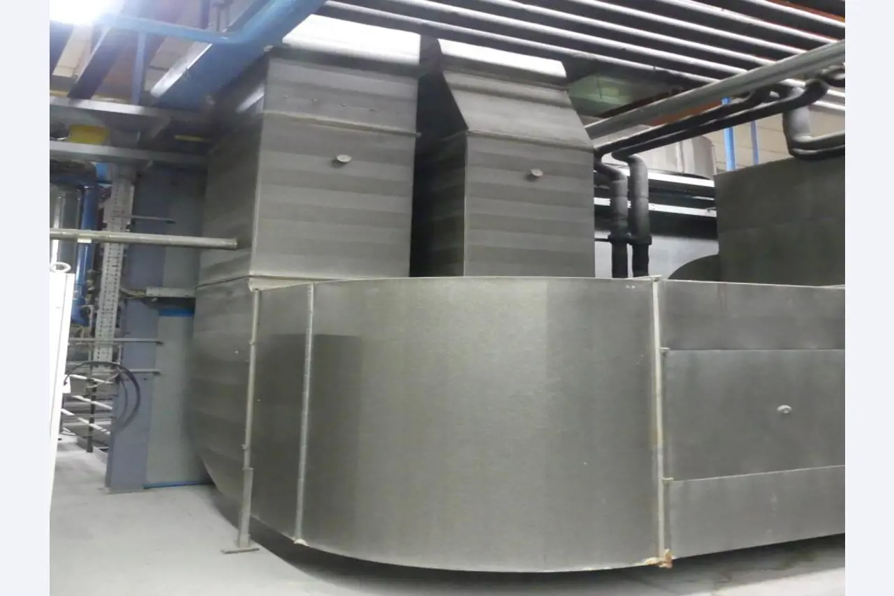 Equipement mécanique et accessoires d'une ancienne imprimerie en héliogravure-3