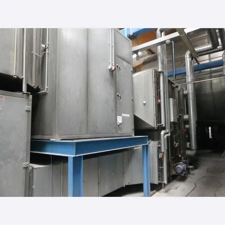 Equipement mécanique et accessoires d'une ancienne imprimerie en héliogravure-4