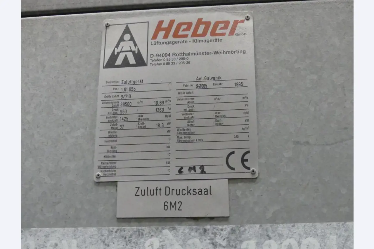 Equipement mécanique et accessoires d'une ancienne imprimerie en héliogravure-3