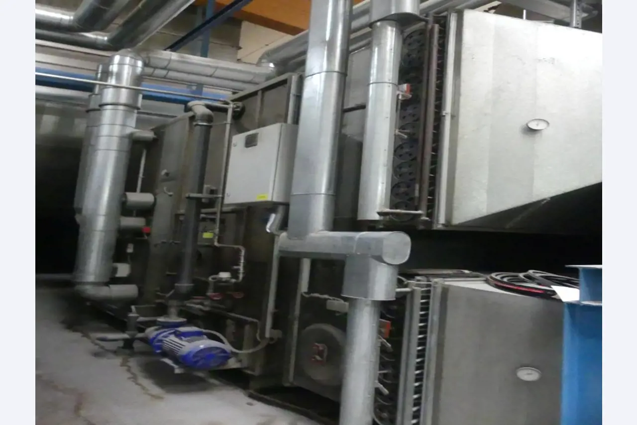 Equipement mécanique et accessoires d'une ancienne imprimerie en héliogravure-6