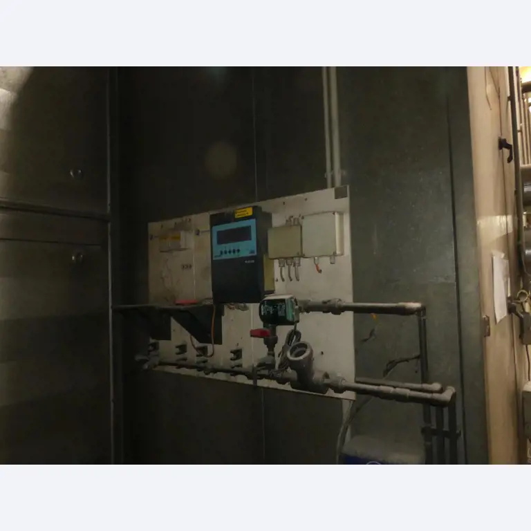 Equipement mécanique et accessoires d'une ancienne imprimerie en héliogravure-7