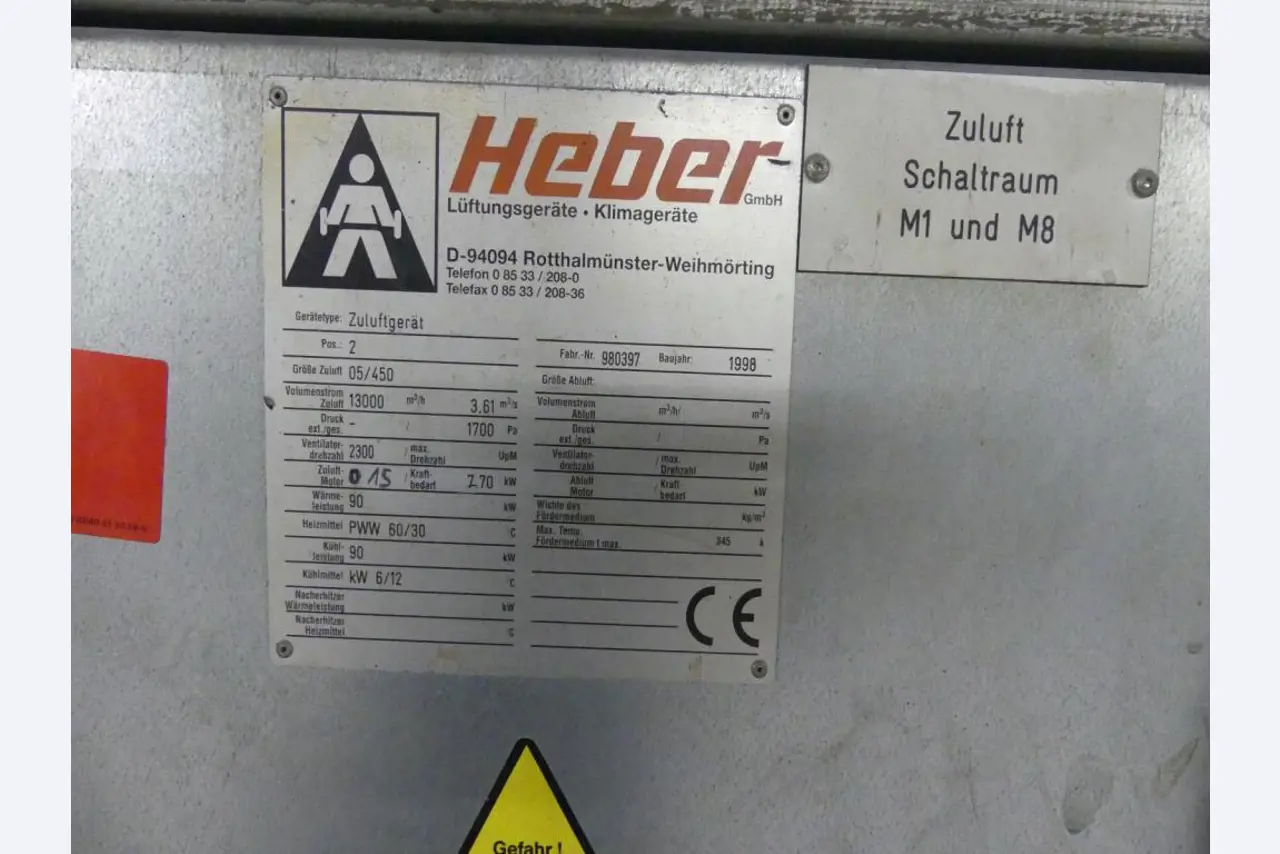 Maquinaria y accesorios de una antigua imprenta de huecograbado-2