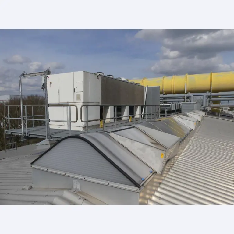 Equipement mécanique et accessoires d'une ancienne imprimerie en héliogravure-1