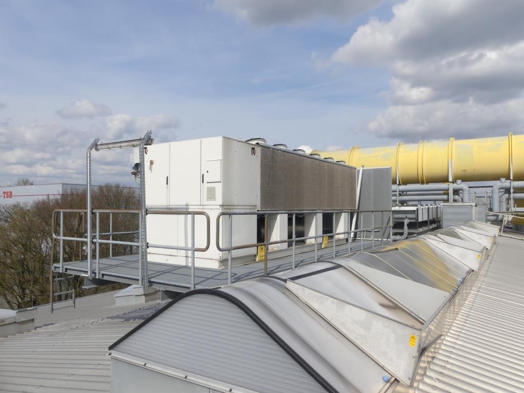 Maquinaria y accesorios de una antigua imprenta de huecograbado-2