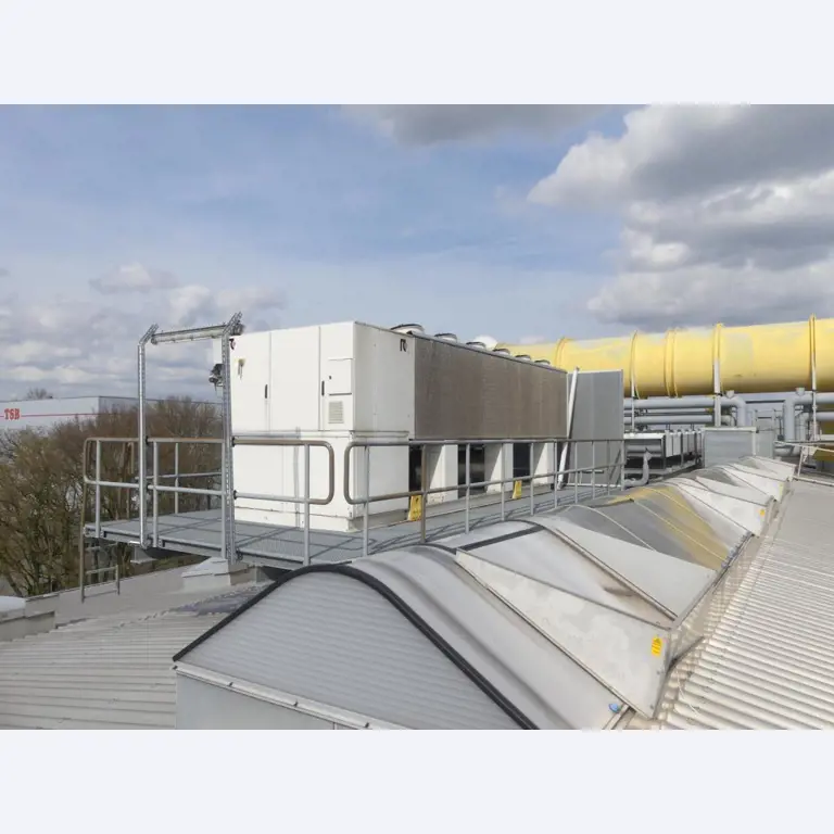 Equipement mécanique et accessoires d'une ancienne imprimerie en héliogravure-2