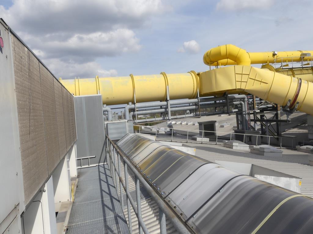 Maquinaria y accesorios de una antigua imprenta de huecograbado-3