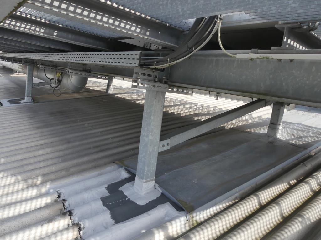 Maquinaria y accesorios de una antigua imprenta de huecograbado-8