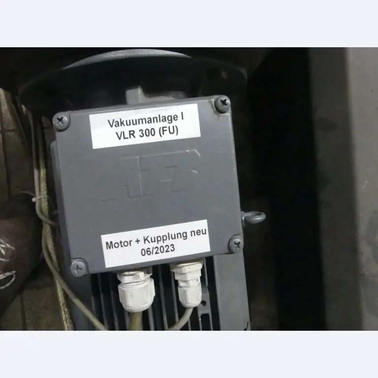 Equipement mécanique et accessoires d'une ancienne imprimerie en héliogravure-10