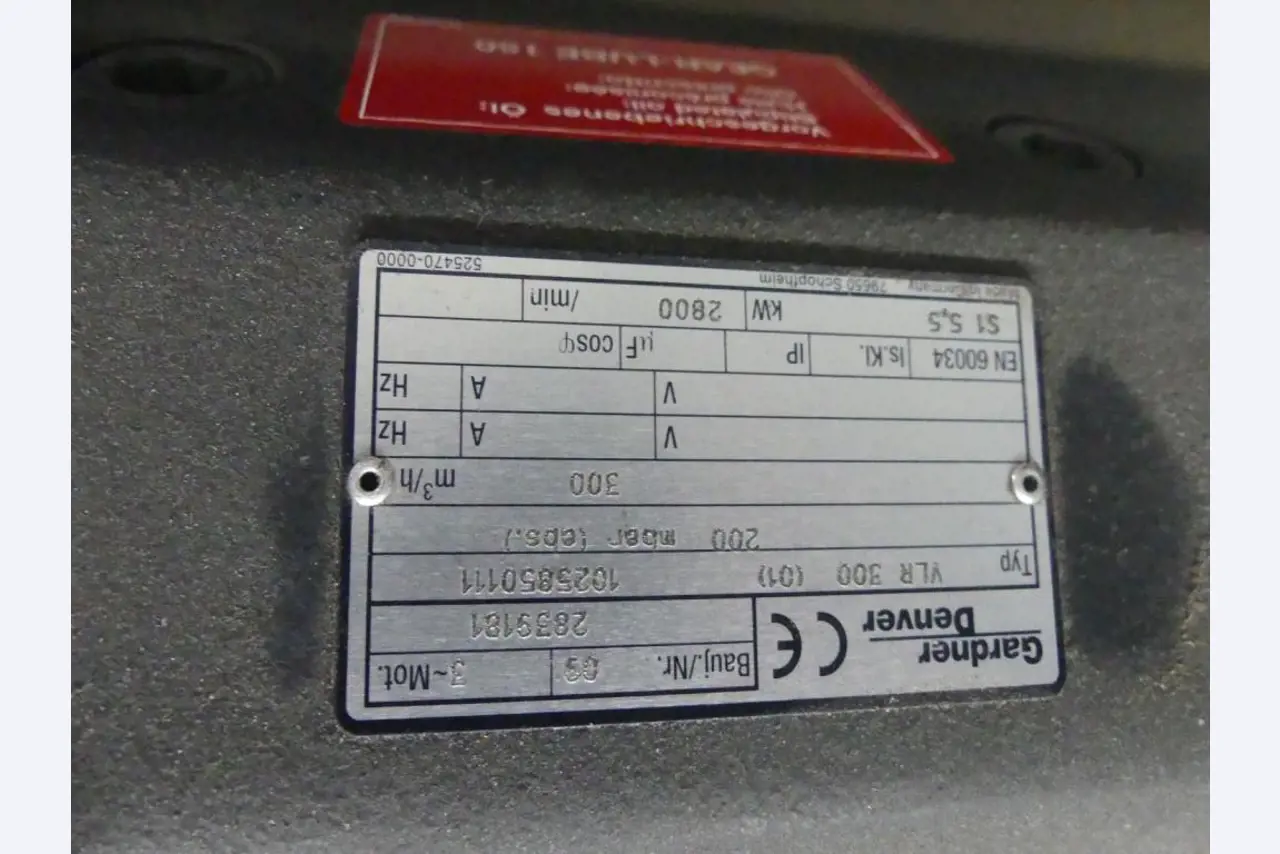 Equipement mécanique et accessoires d'une ancienne imprimerie en héliogravure-11