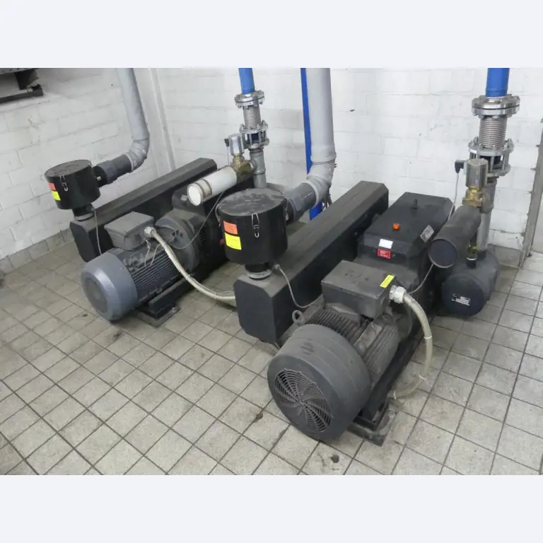 Equipement mécanique et accessoires d'une ancienne imprimerie en héliogravure-1