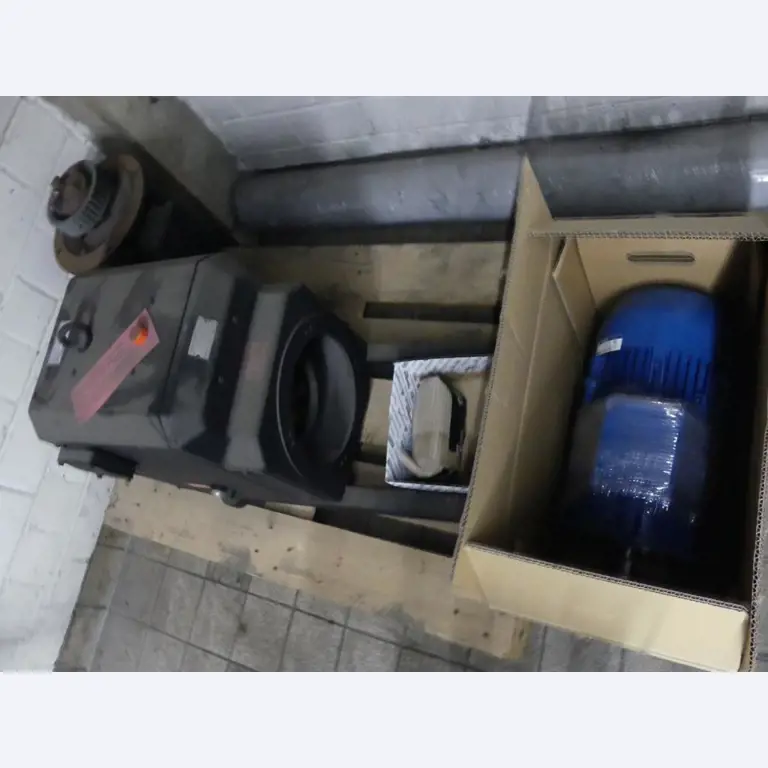 Equipement mécanique et accessoires d'une ancienne imprimerie en héliogravure-3