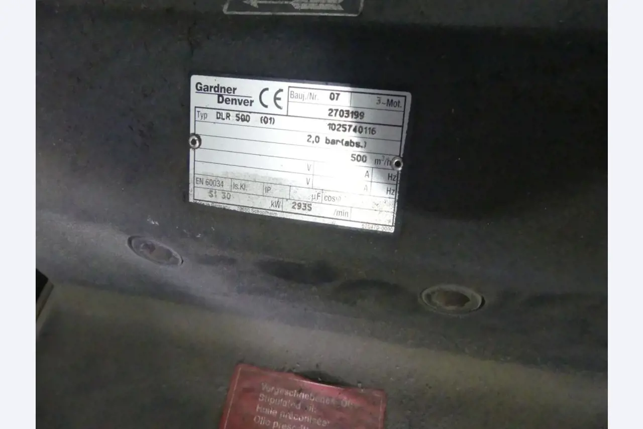 Equipement mécanique et accessoires d'une ancienne imprimerie en héliogravure-8