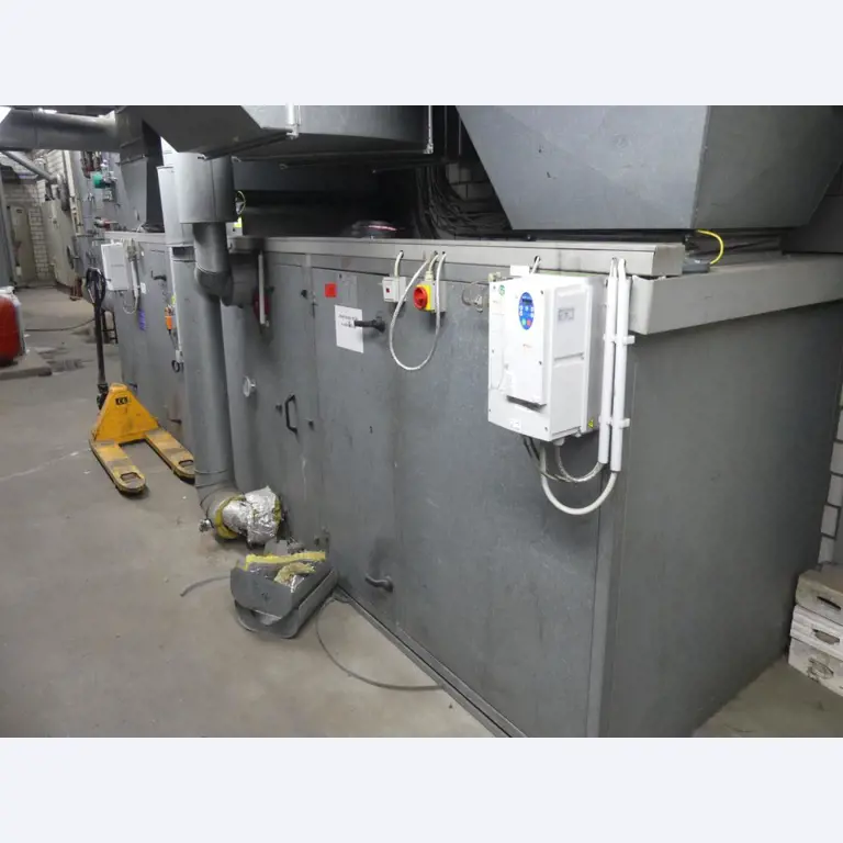 Equipement mécanique et accessoires d'une ancienne imprimerie en héliogravure-1