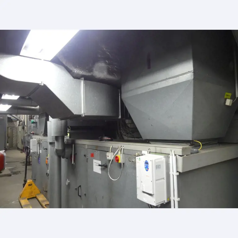 Equipement mécanique et accessoires d'une ancienne imprimerie en héliogravure-2