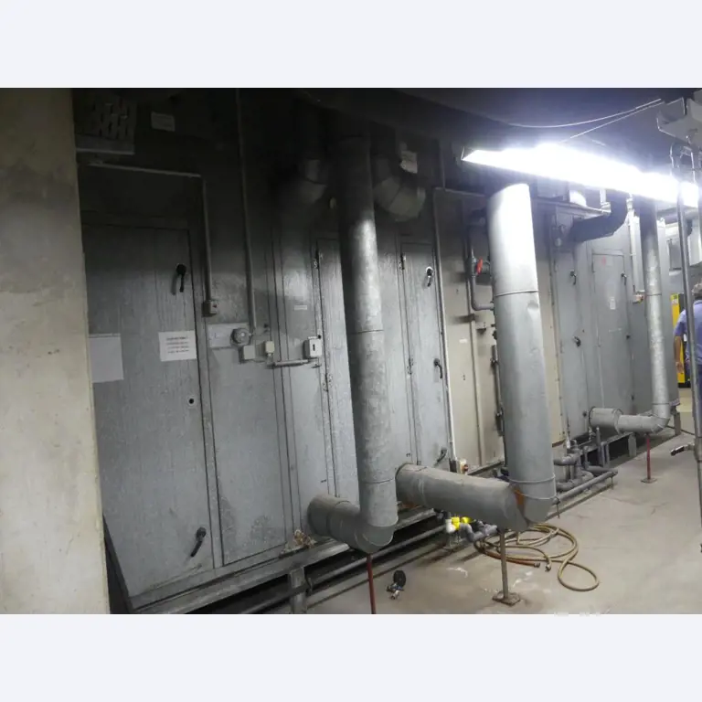 Equipement mécanique et accessoires d'une ancienne imprimerie en héliogravure-6