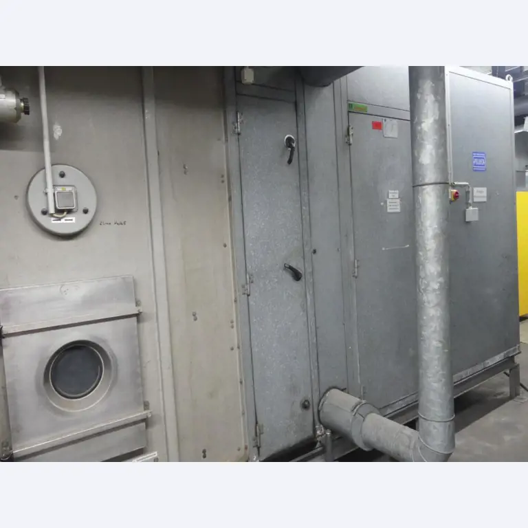 Equipement mécanique et accessoires d'une ancienne imprimerie en héliogravure-8